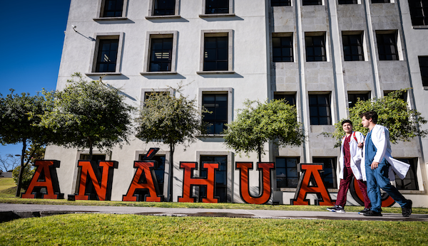 estudiantes en la universidad anahuac