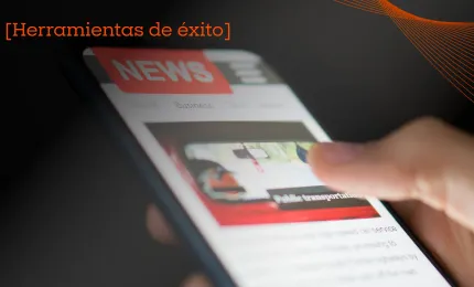 Persona scrolleando que son fake news en su celular