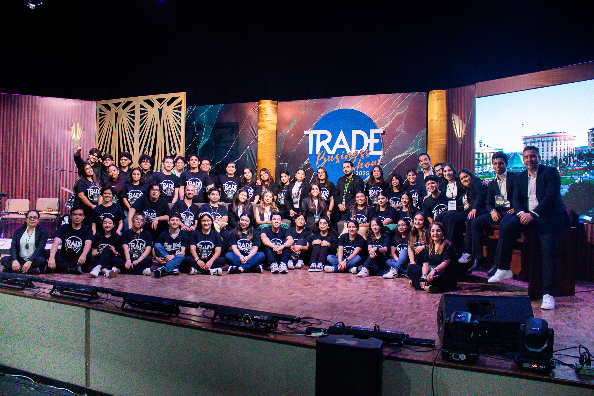 Equipo de alumnos participantes de TRADE.