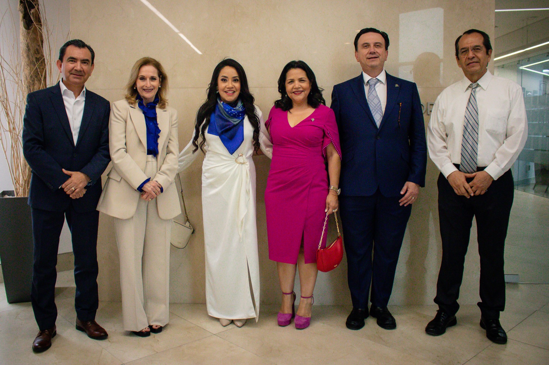 Los funcionarios de COPARMEX acompañados de nuestras autoridades.