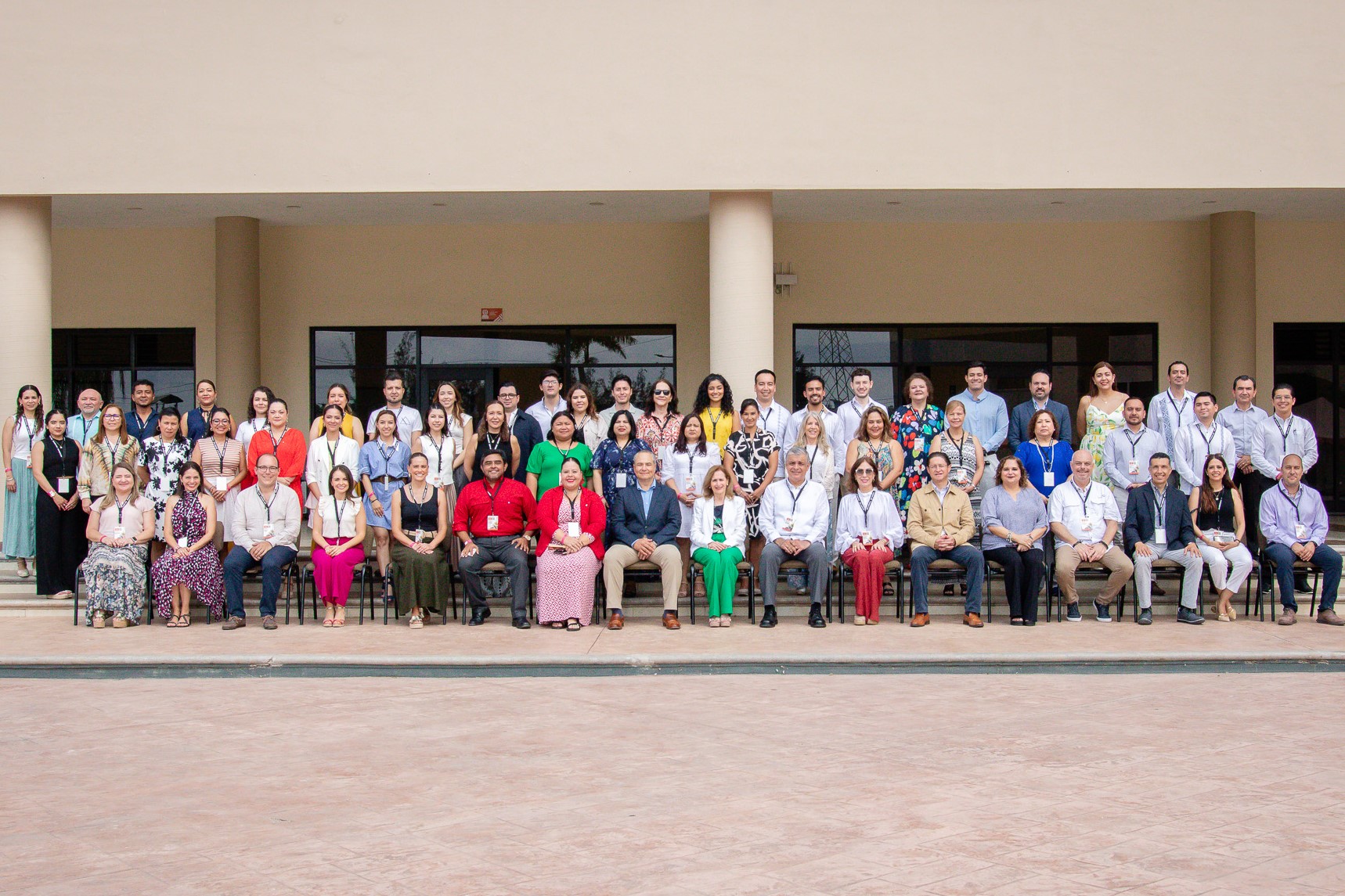 Foto de grupo de los participantes en el Seminario de Estrategia y Desarrollo.