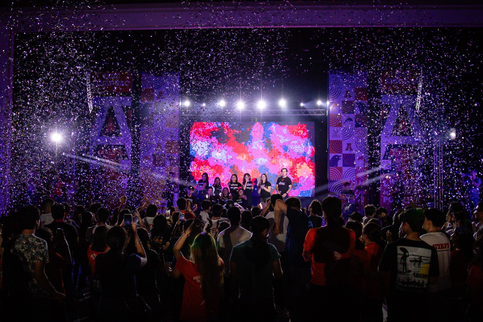 Escena de la clausura de la Bienvenida Integral Universitaria 2025.