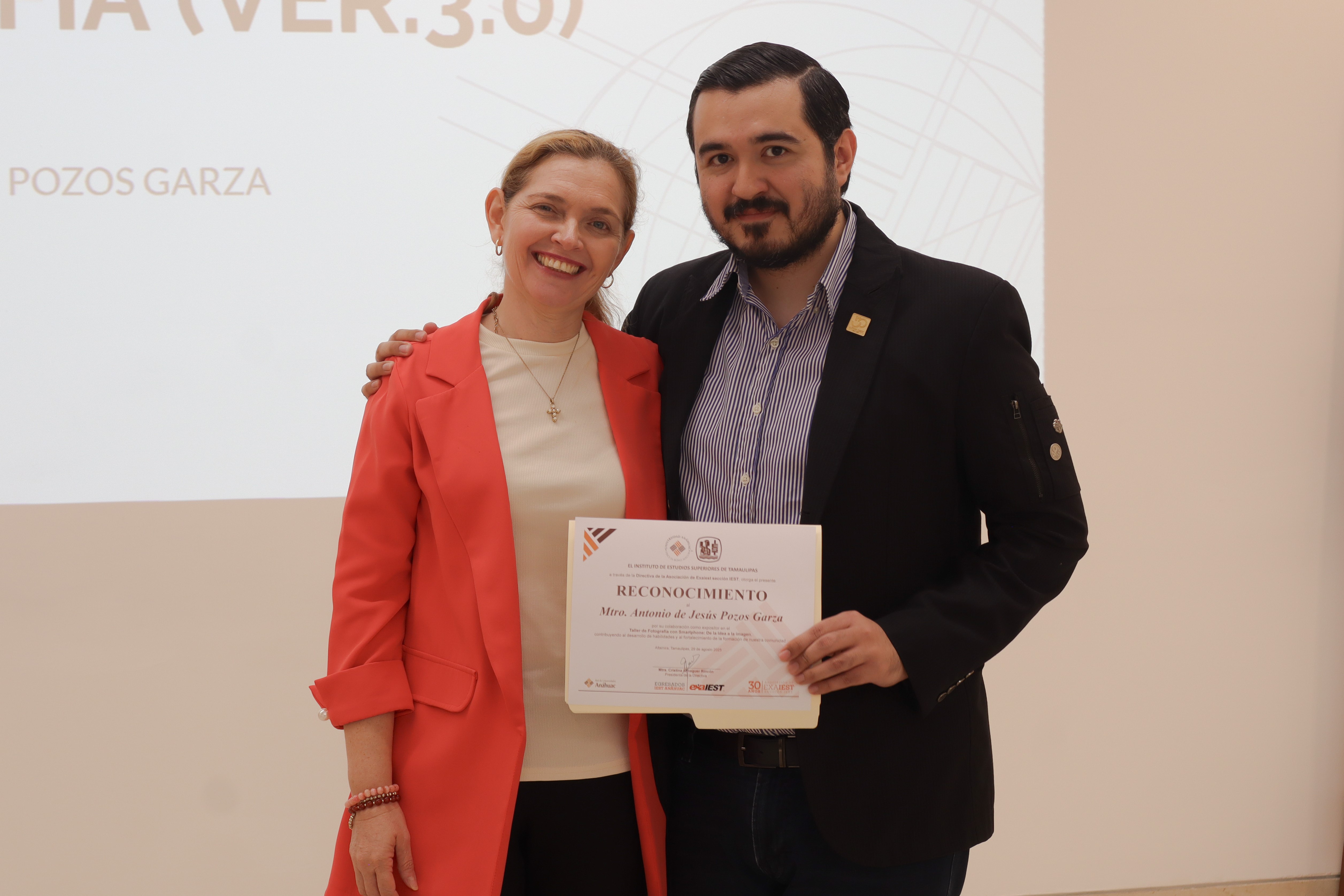 Antonio Pozos y Cristina Almaguer, en el taller de fotografía con Smartphone.