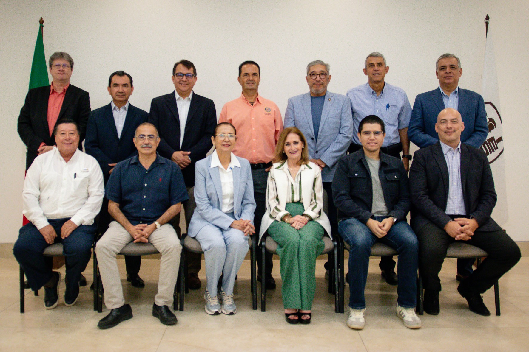 Rectora y rotarios de Tampico Miramar, en compañía de la Gobernadora del Distrito 4130.