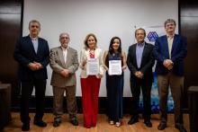 Autoridades del IEST Anáhuac y de COPARMEX Tampico mostrando los convenios.