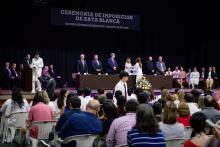 Imagen de la entrega de la bata blanca en este 2025.