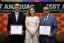 Gloria Septién acompañada de los nuevos integrantes del Consejo Curricular de Médico Cirujano.