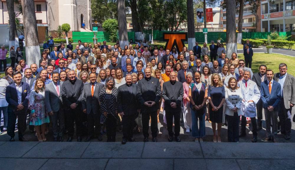 Foto de invitados, autoridades y rector de la apertura del nuevo campus tlalpan de la Universidad Anáhuac México