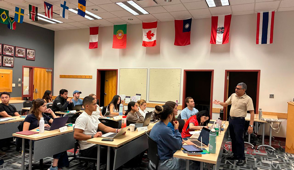 Alumnos de Engineering Management fortalecen su formación internacional en Canadá
