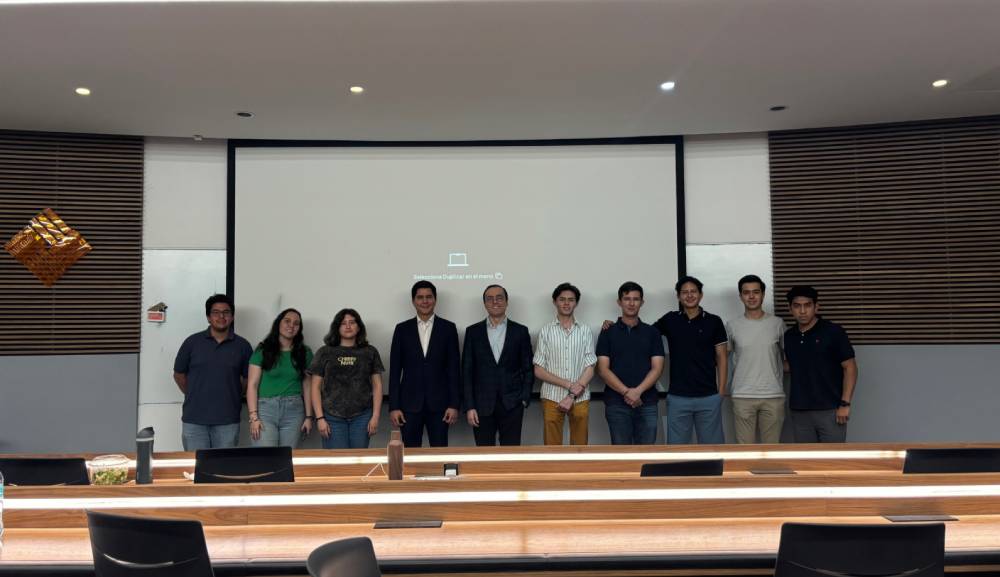Alumnos de Sinergia participan en ponencia sobre inteligencia artificial