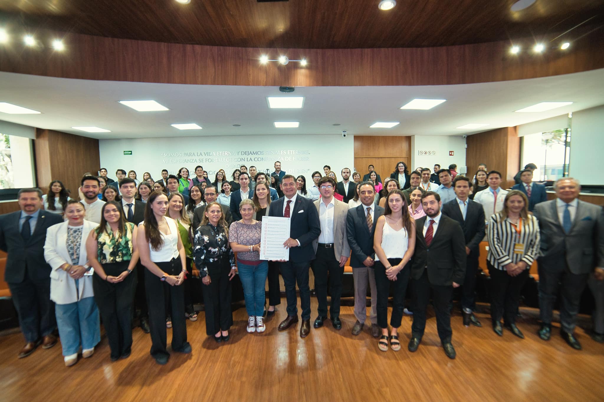 Estudiantes de la Anáhuac y el candidato Alejandro Armenta dialogan sobre el futuro y desarrollo de Puebla