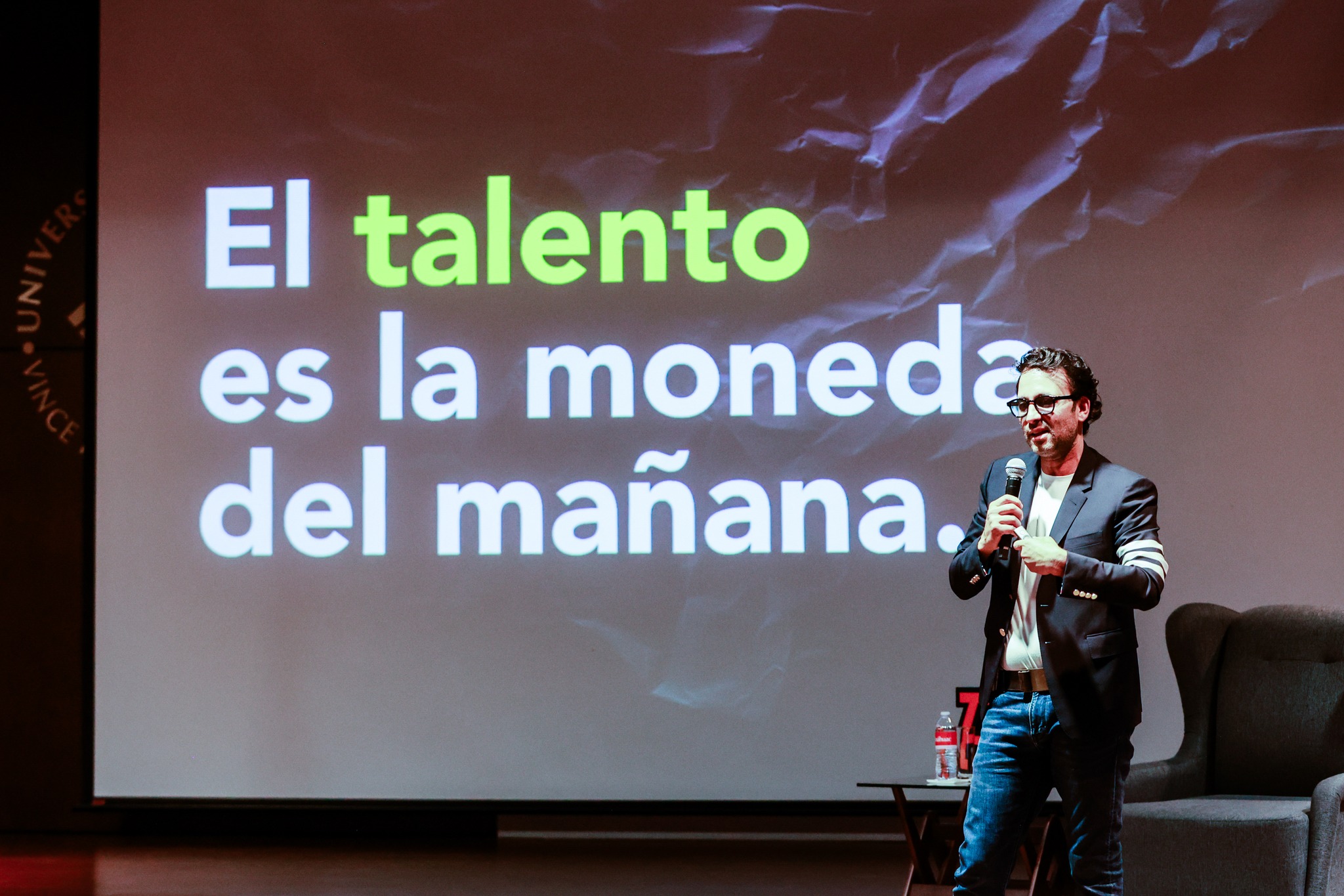 “El poder de la creatividad, de los sueños a la realidad”: Fundador de COLOüRS inspira a las nuevas generaciones de la Anáhuac Puebla