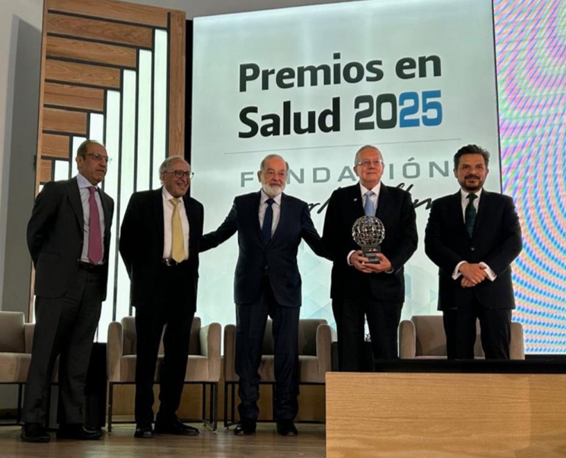 Dr. Guillermo Ruiz recibe Premio a la Trayectoria en Investigación
