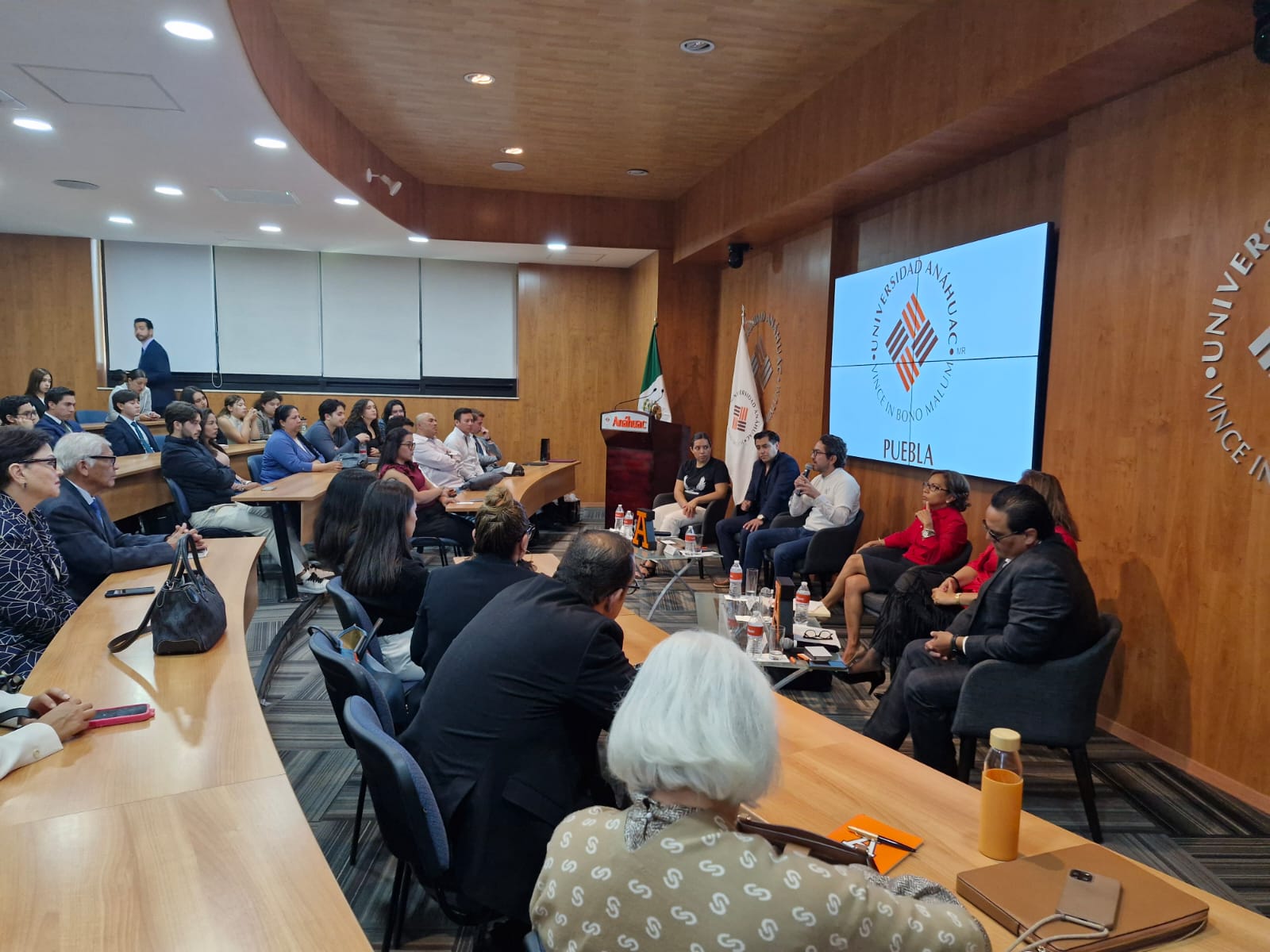 Magistrados y estudiantes de la Anáhuac Puebla dialogan en Foro un llamado a la unidad ante la nueva Reforma Constitucional