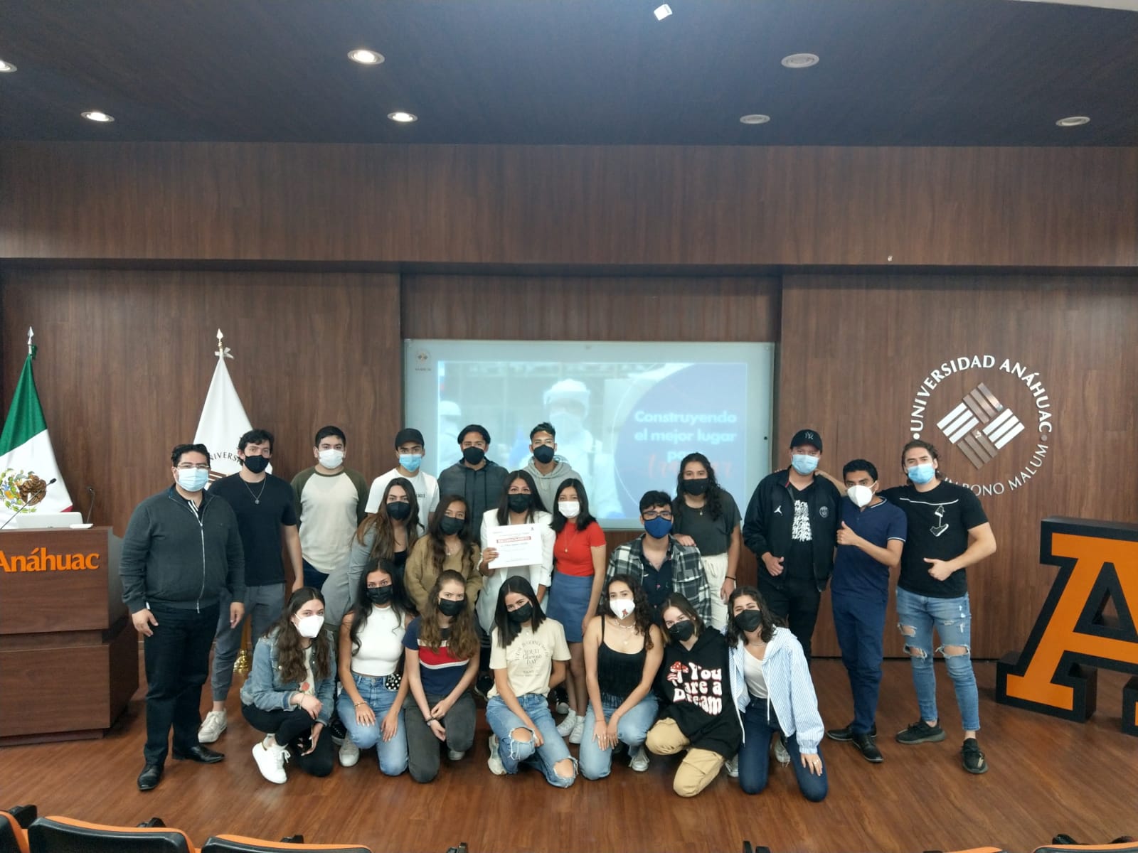 Bimbo y la Morena comparten su experiencia con alumnos de la Anáhuac Puebla