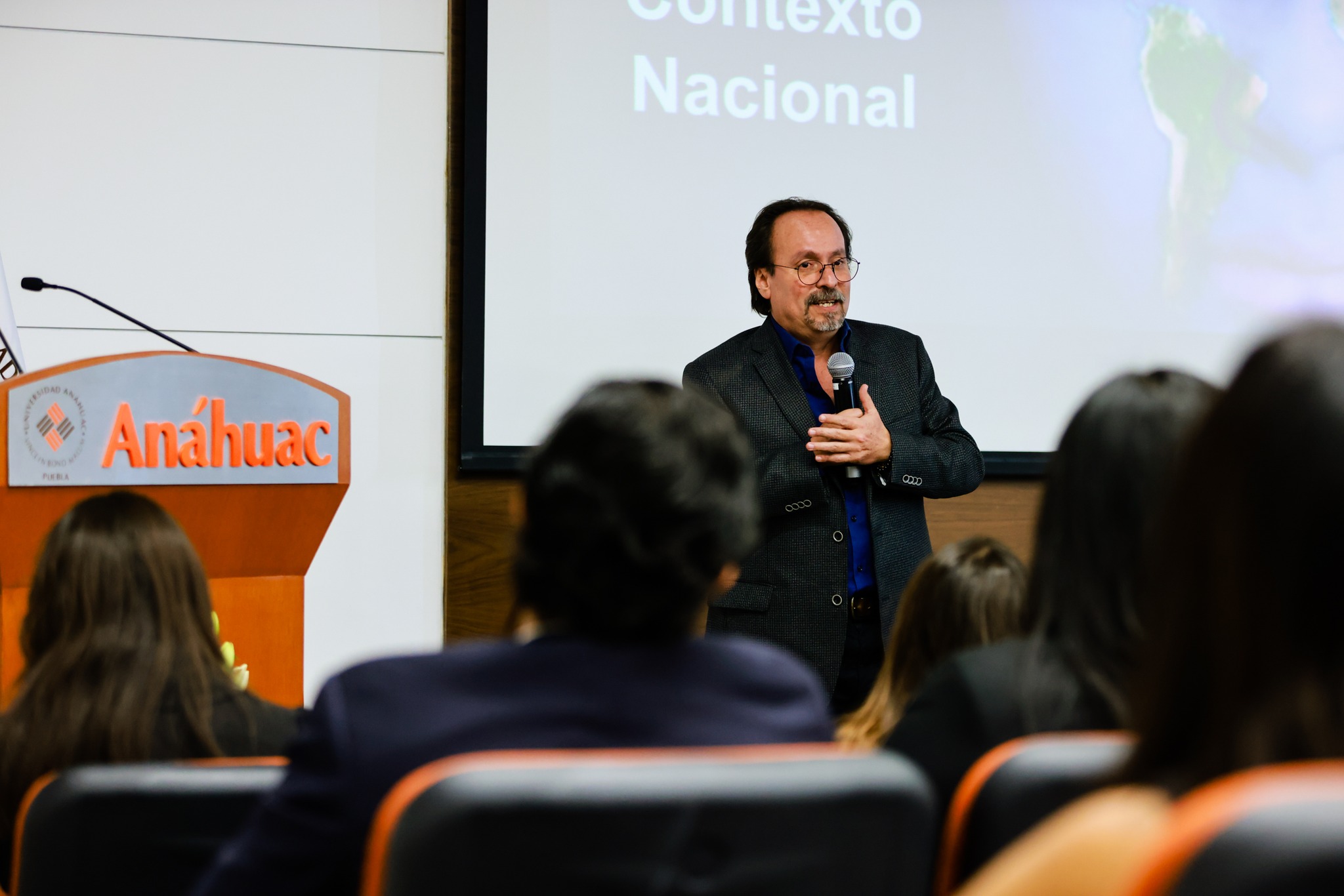 Comunidad universitaria de la Anáhuac Puebla explora la Agenda 20230 con el Mtro. Enrique Glockner