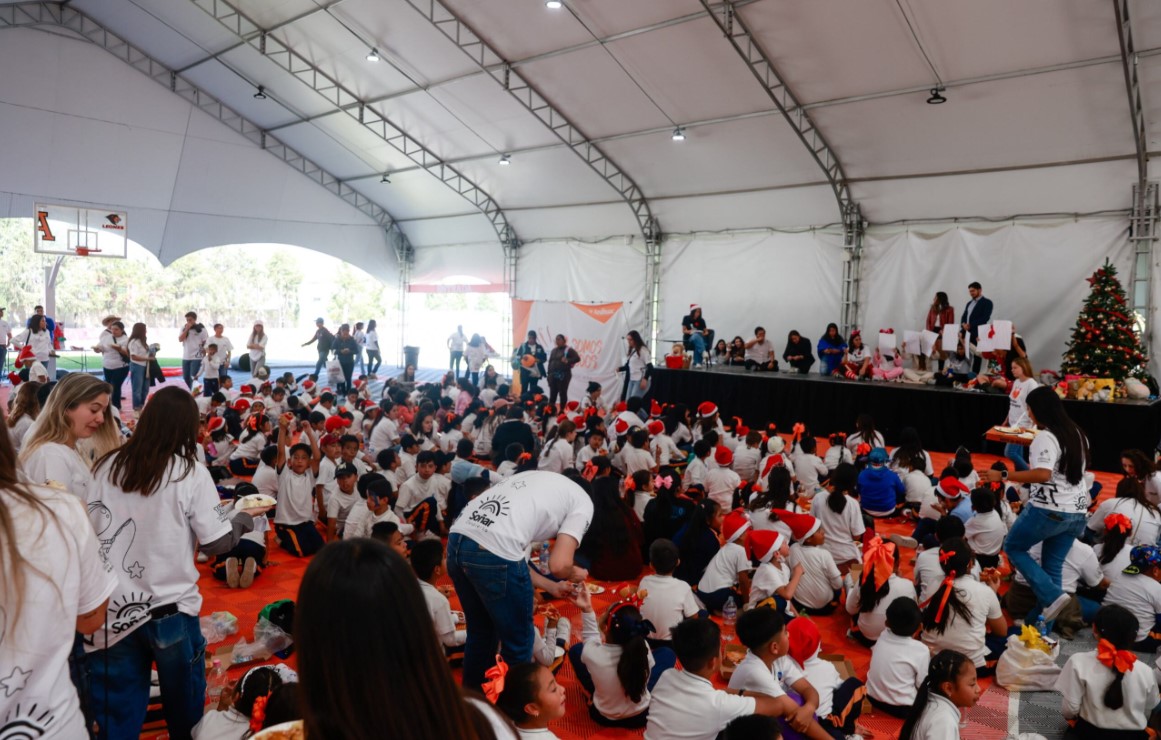 Anáhuac Puebla transforma la Navidad de niños de organizaciones civiles con Macroposada