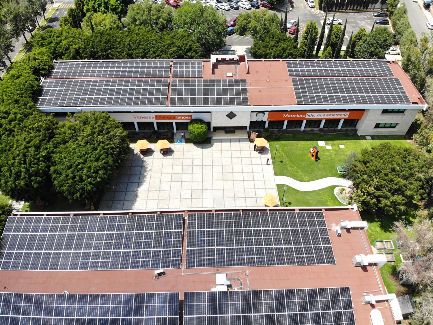 Anáhuac Puebla impulsa la sostenibilidad con la instalación de paneles solares en la universidad
