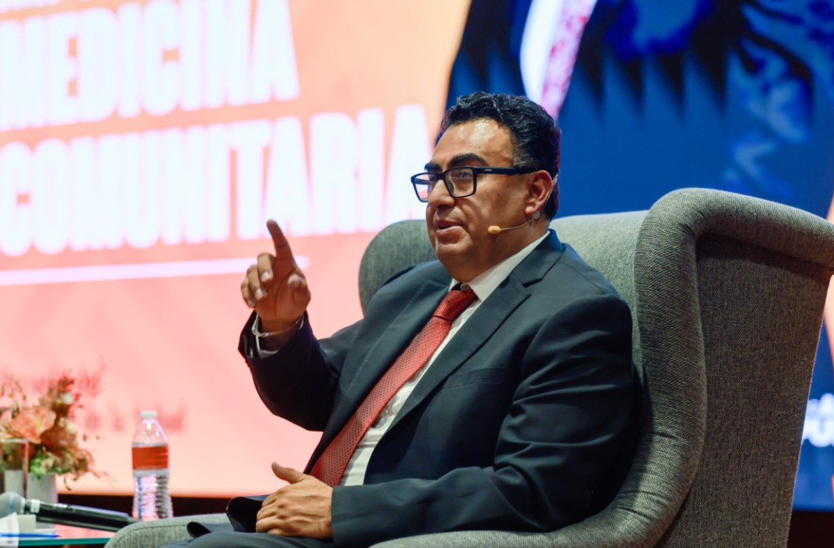 Secretario de Salud comparte visión de medicina comunitaria