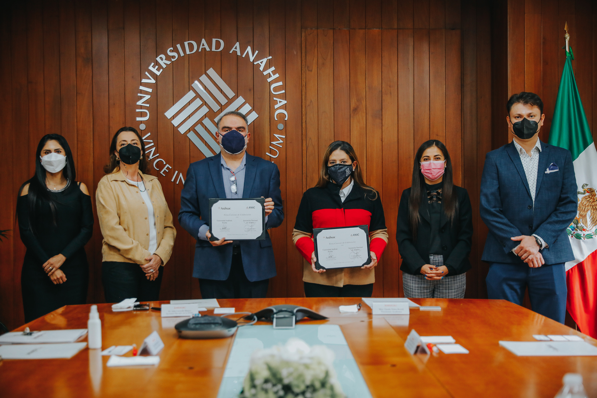 Universidad Anáhuac Puebla y ANAC firman convenio de colaboración.