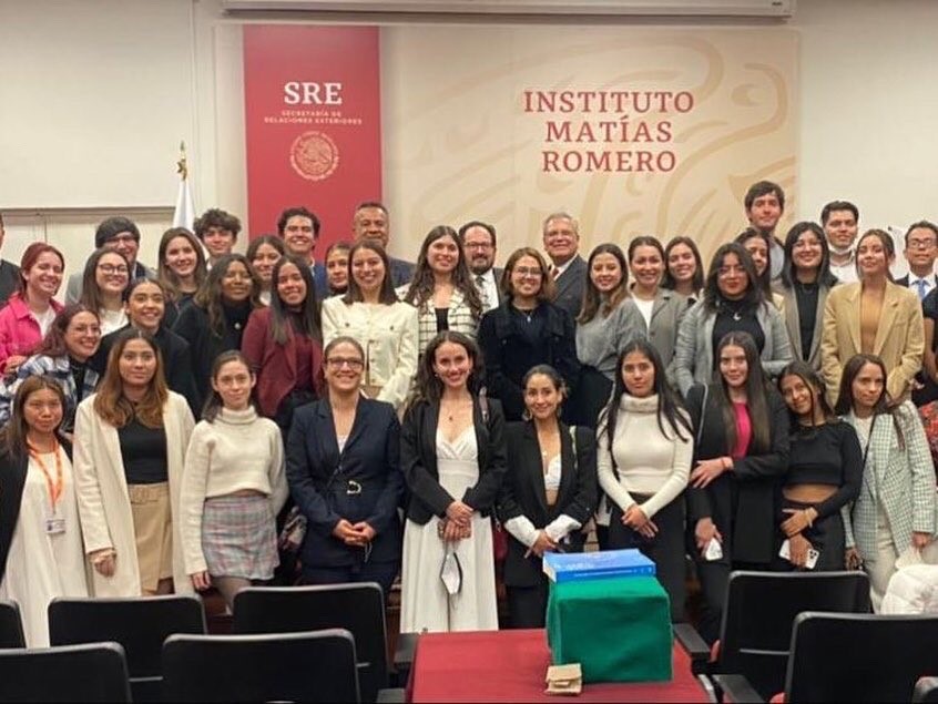 Anáhuac Puebla impulsa la educación de sus estudiantes con visita al Senado de la República