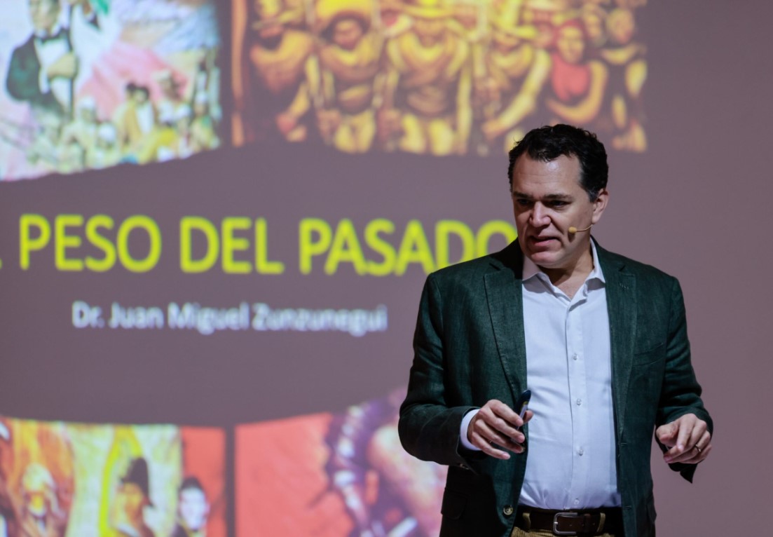 Dr. Zunzunegui desentraña la historia de México