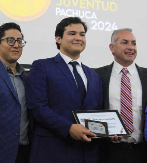 Estudiante de la Anáhuac Puebla es reconocido con el Premio Municipal de la Juventud por su labor en derechos humanos y democracia