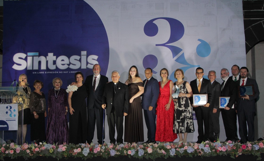 Anáhuac Puebla es reconocida al Mérito Educativo por Grupo Periodístico Síntesis