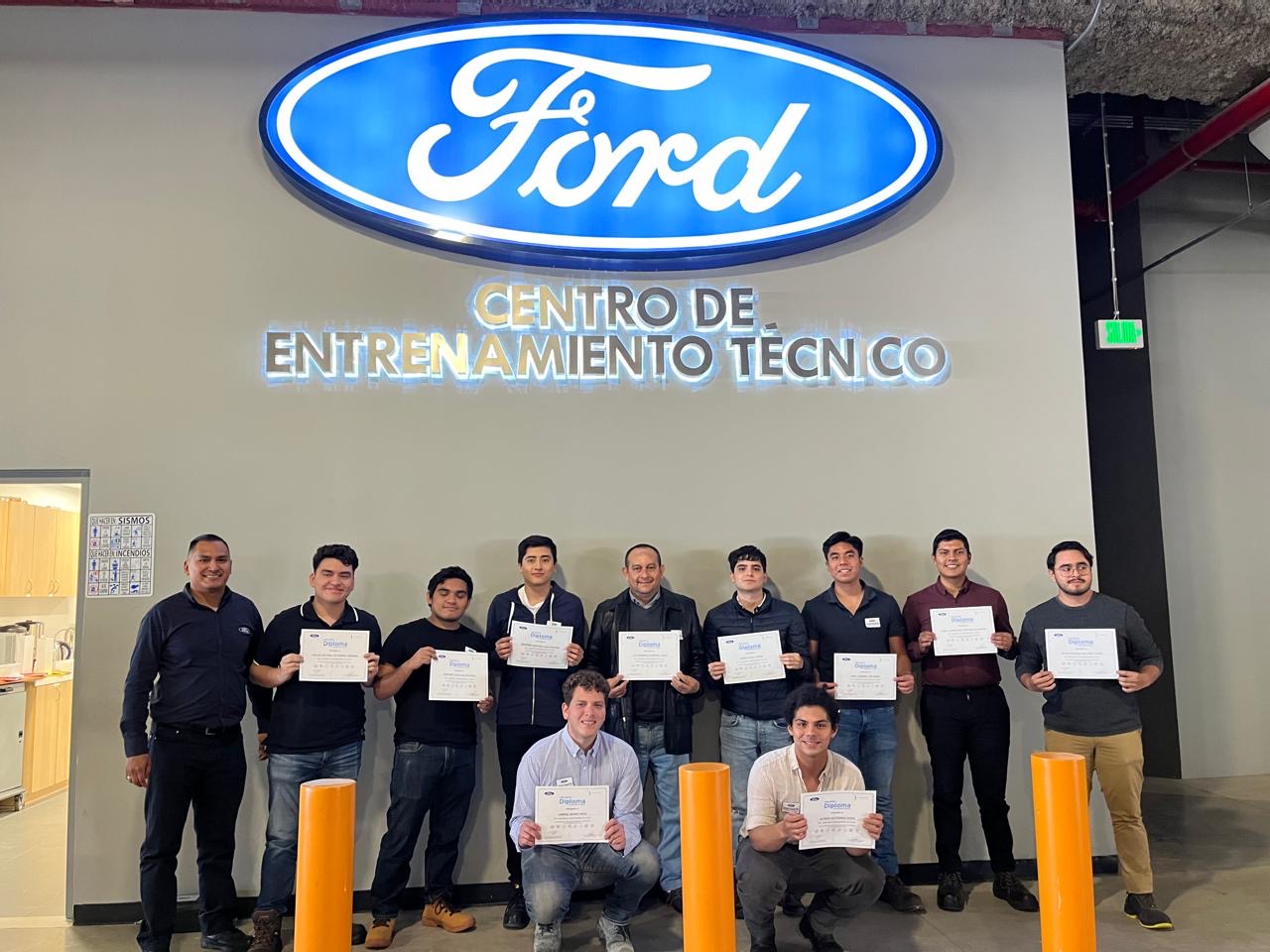 capacitación Ford alumnos Anáhuac Puebla