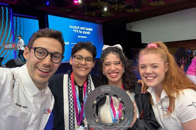 Logro-Mundial-del-desafío-STEM-Racing