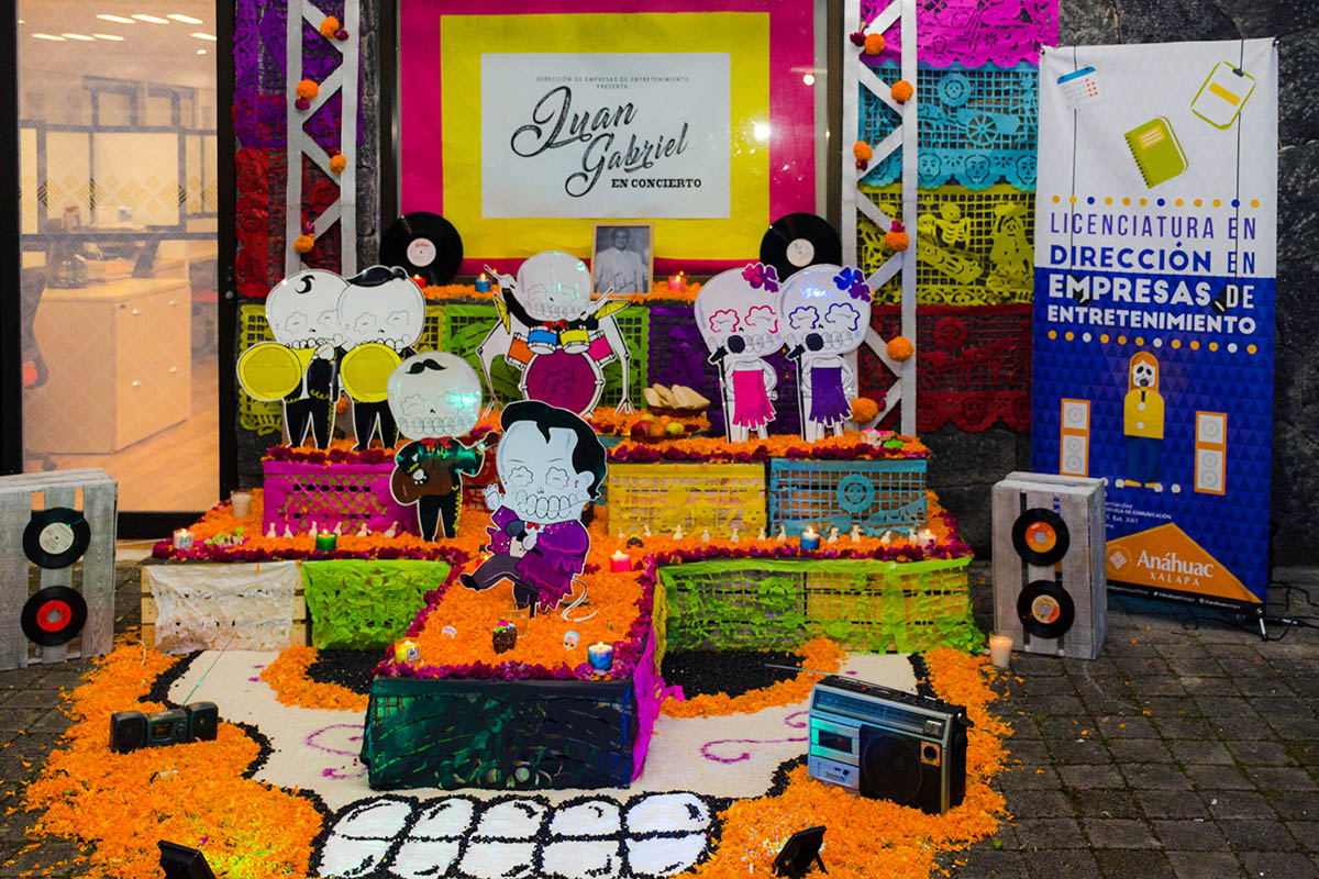 14 / 28 - Tradición y Recuerdos en la Celebración de Día de Muertos