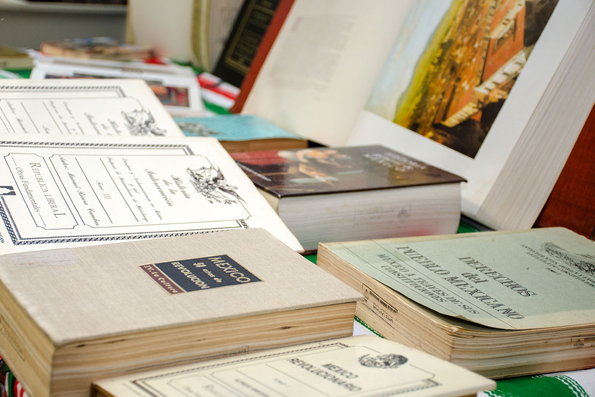 3 / 4 - Muestra Bibliográfica de la Revolución Mexicana 3 / 4 - Muestra Bibliográfica de la Revolución Mexicana