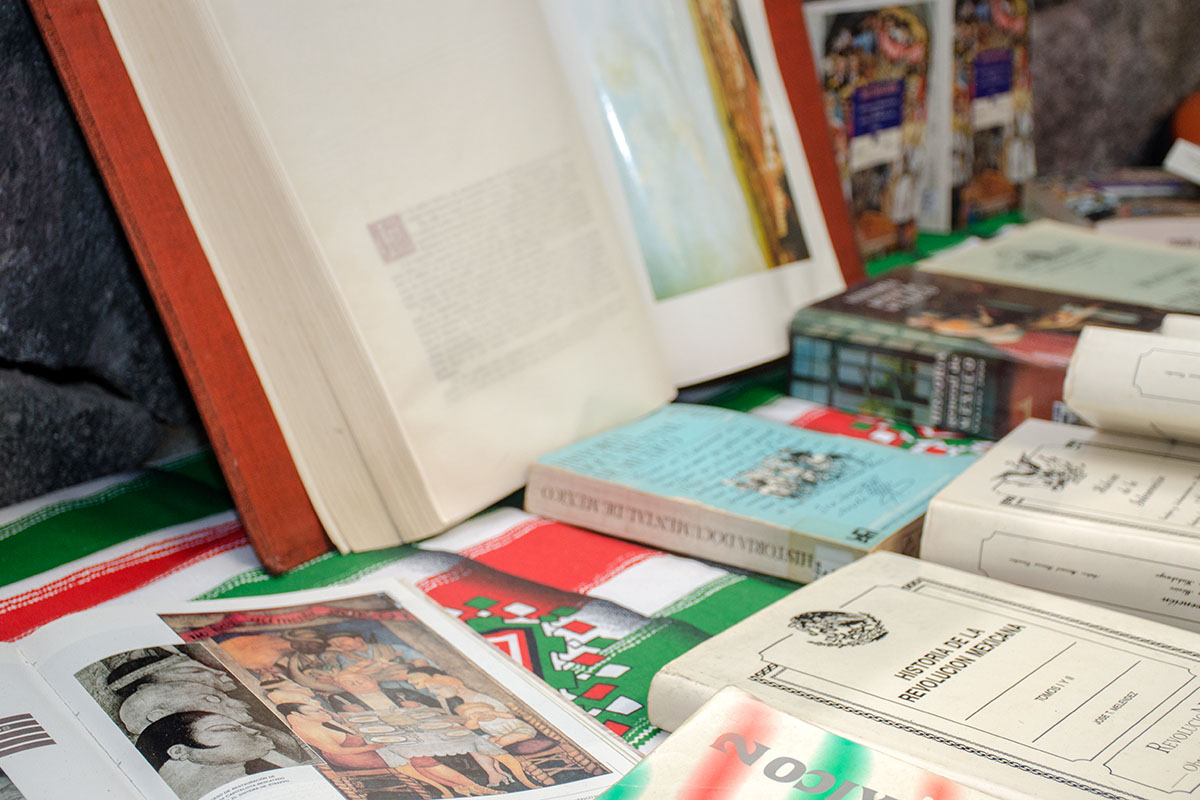 4 / 4 - Muestra Bibliográfica de la Revolución Mexicana 4 / 4 - Muestra Bibliográfica de la Revolución Mexicana