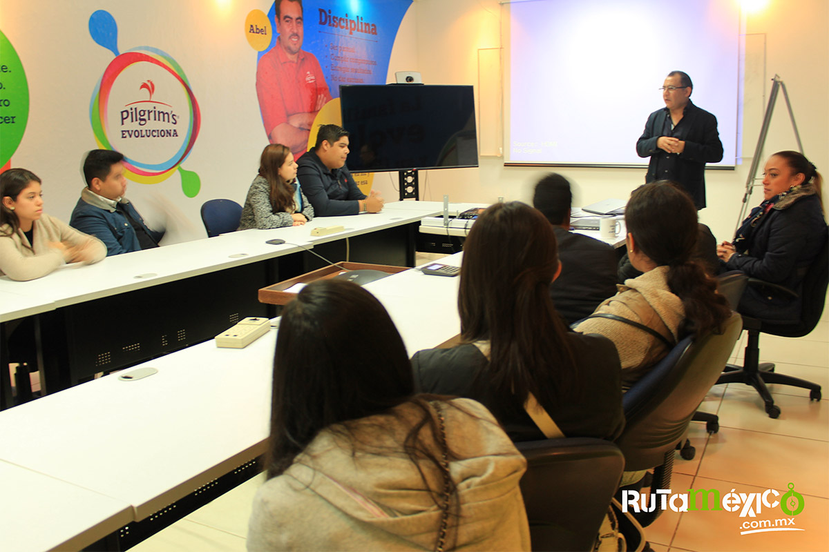 11 / 12 - Alumnos de Economía y Negocios viajaron a Querétaro 11 / 12 - Alumnos de Economía y Negocios viajaron a Querétaro