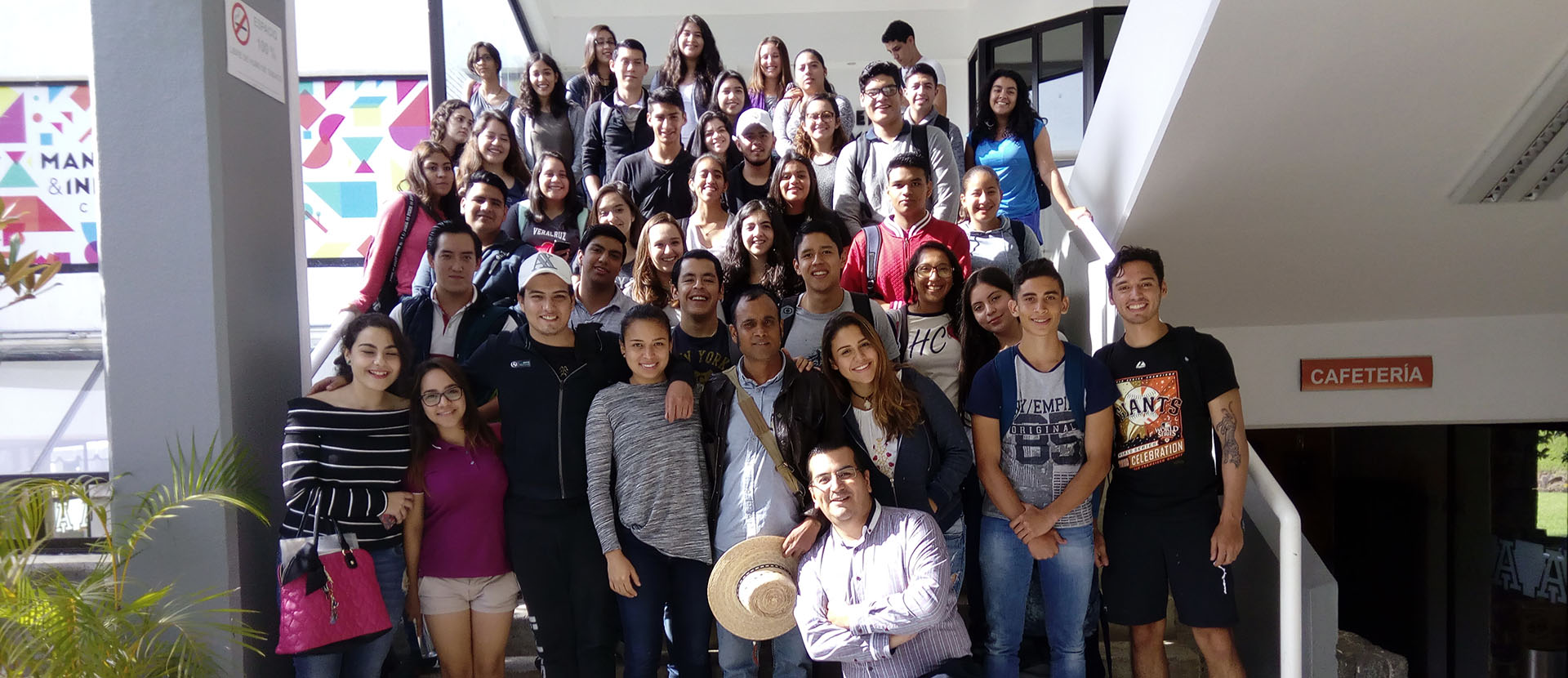 Investigador de la Universidad de Lancaster visita la Escuela de Negocios