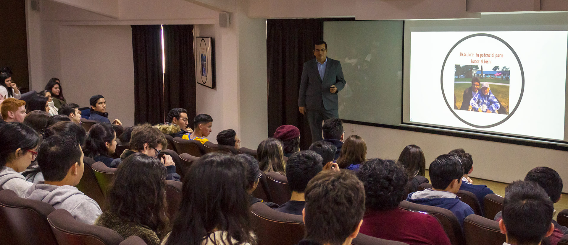 Exitosa Conferencia de la Oficina de Internacionalización