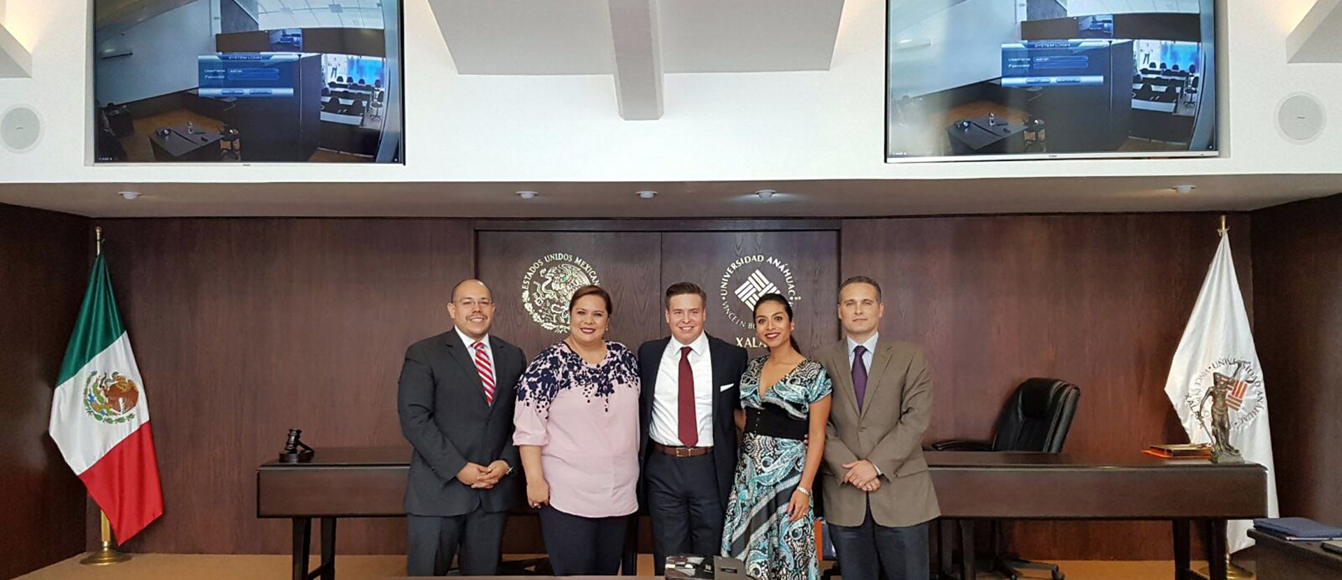 Alumnos de Derecho presentan Trabajos de Investigación