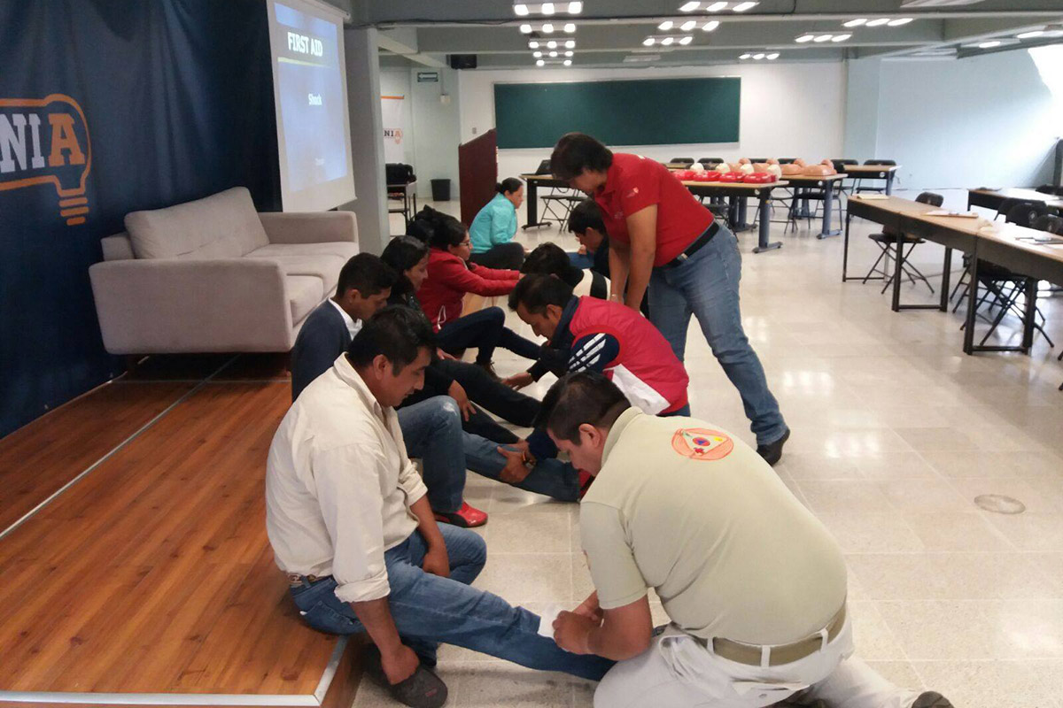 8 / 8 - Certificación en Primeros Auxilios, RCP y DAE by ECSI