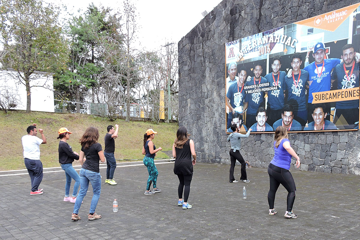3 / 4 - Clase de Zumba en la Semana de la Salud