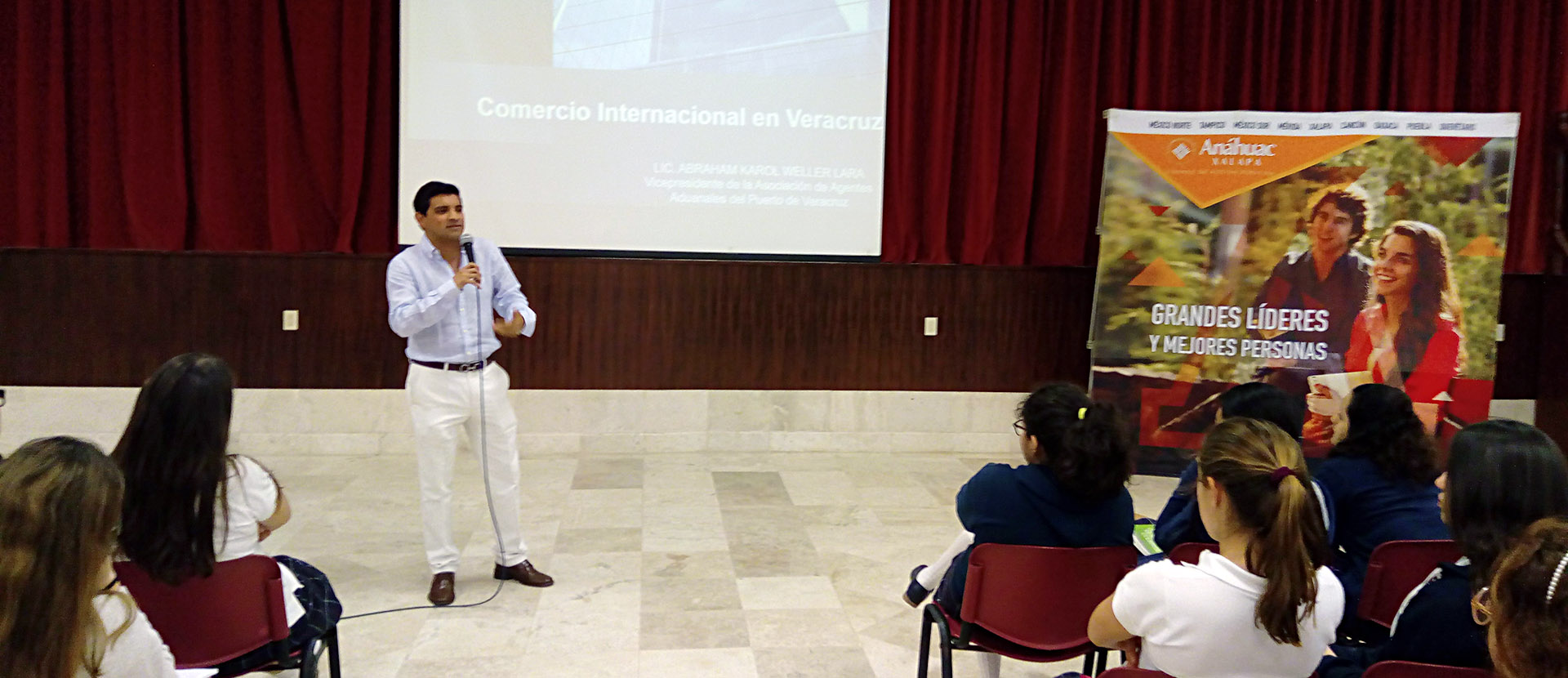 Pdte. del Consejo de Negocios Internacionales imparte Conferencia