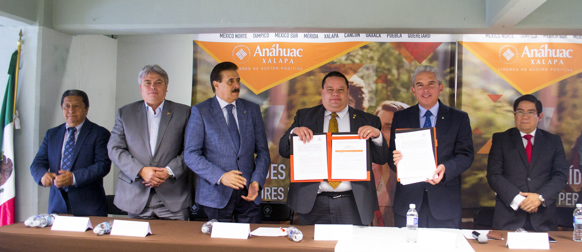 Empresarios participan en firma de Convenio y Conferencia Magna