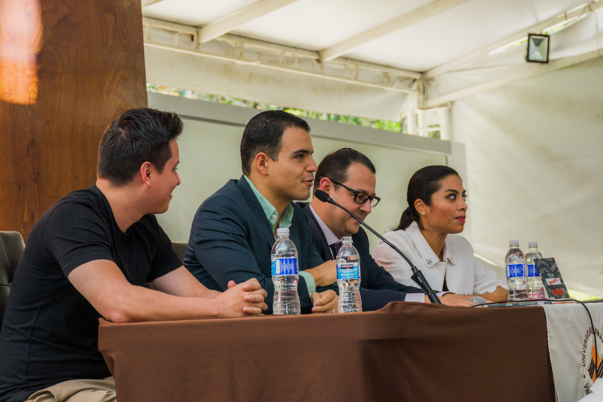 2 / 12 - Feria del Libro: E²AX Exhibición Editorial Anáhuac Xalapa 2 / 12 - Feria del Libro: E²AX Exhibición Editorial Anáhuac Xalapa