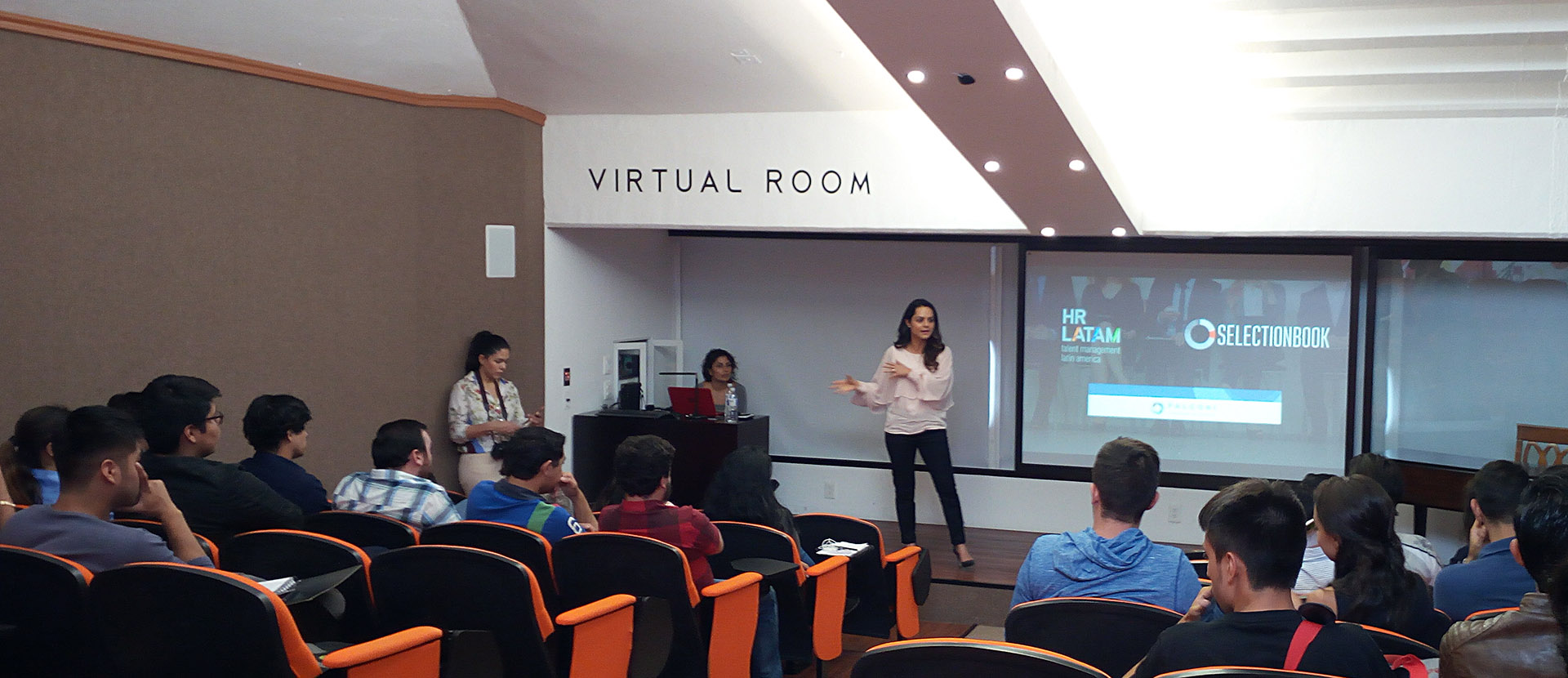 Consultoría brasileña busca jóvenes talento en la Universidad Anáhuac Xalapa