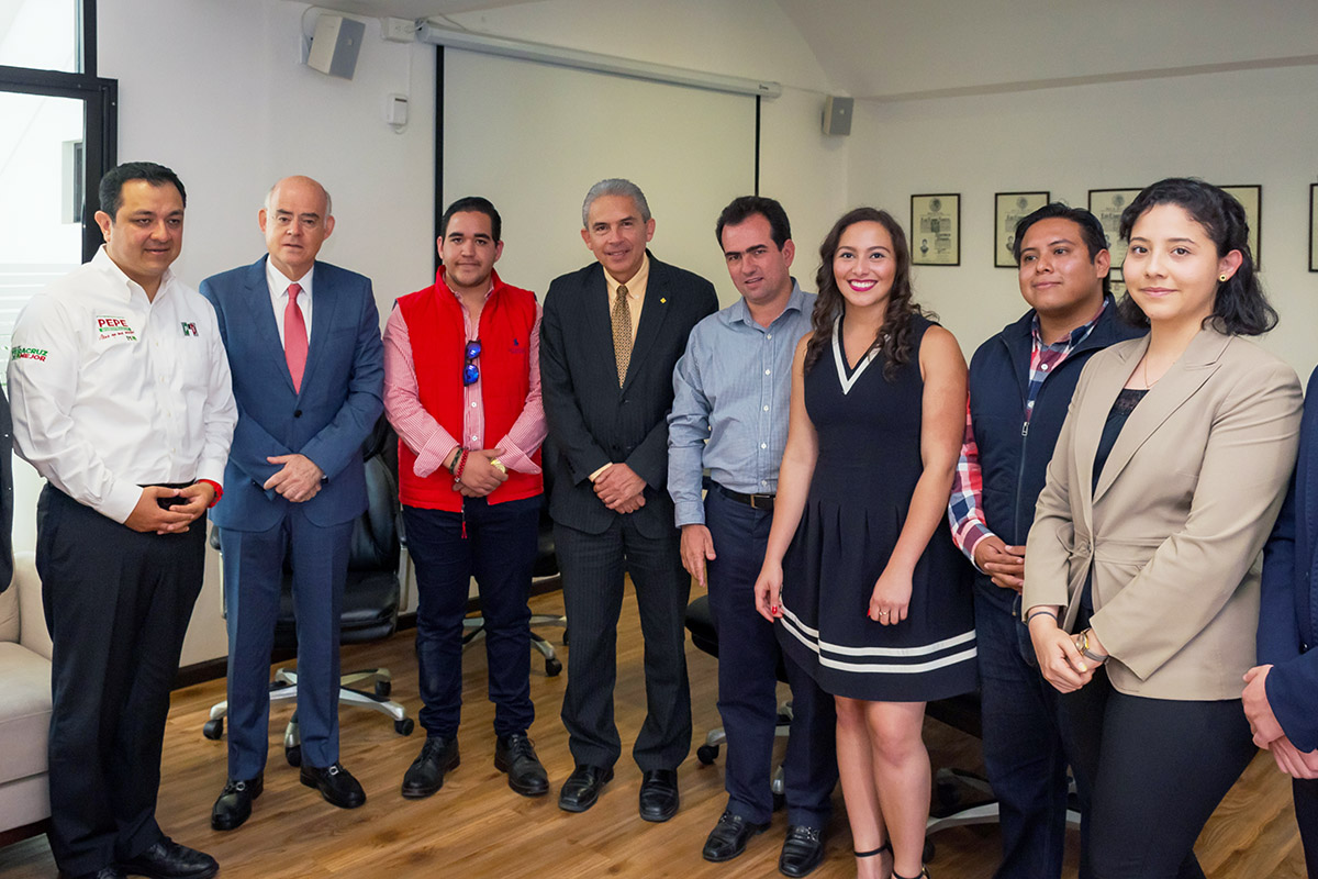 4 / 8 - Visita del Mtro. José Francisco Yunes