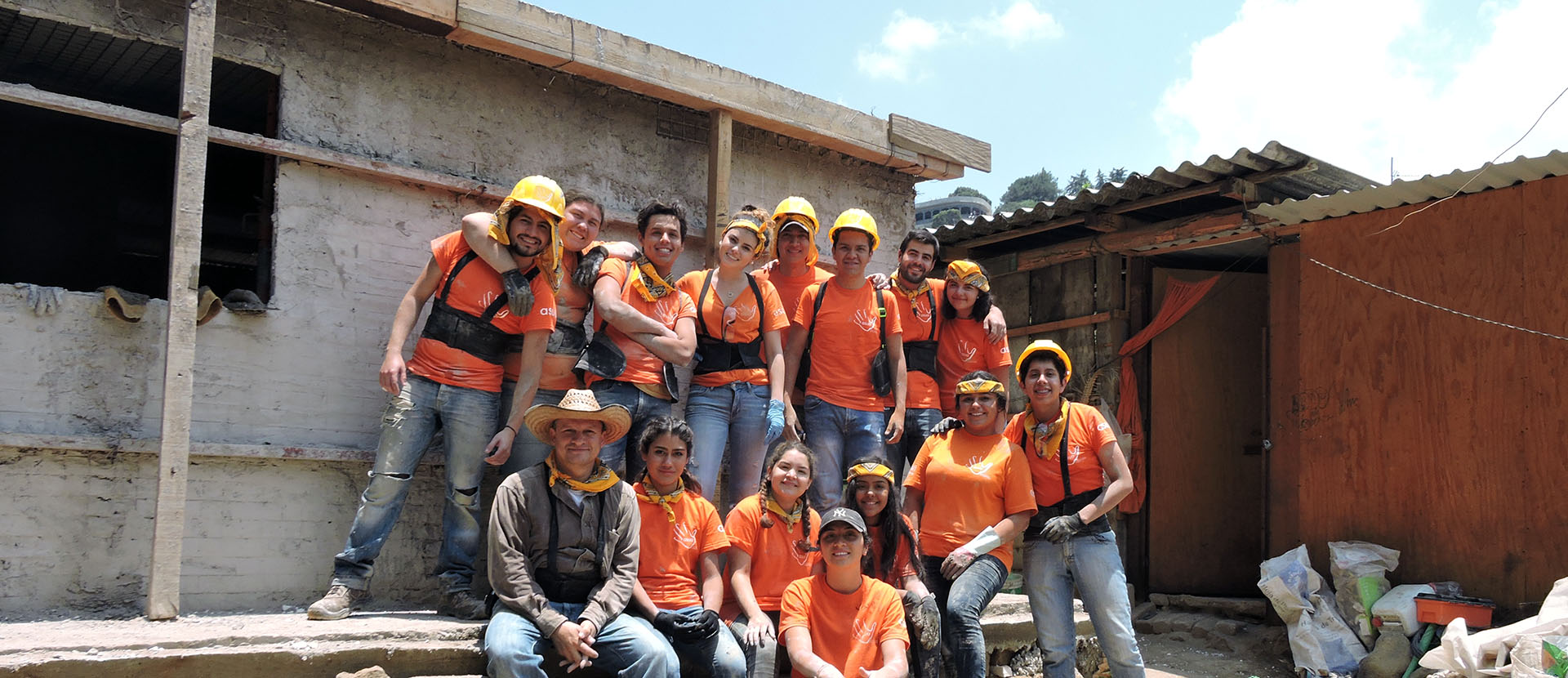 ASUA Construye entrega casas en San Antonio Alpanocan