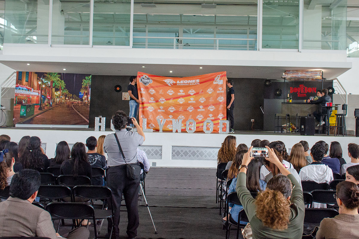 5 / 17 - Alumnos de Cuarto Semestre presentaron la obra La Era Del Rock