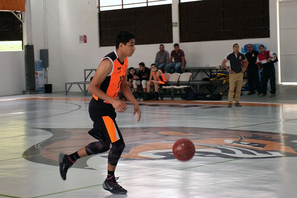 3 / 16 - Con garra y corazón, Leones vencen a la Ibero