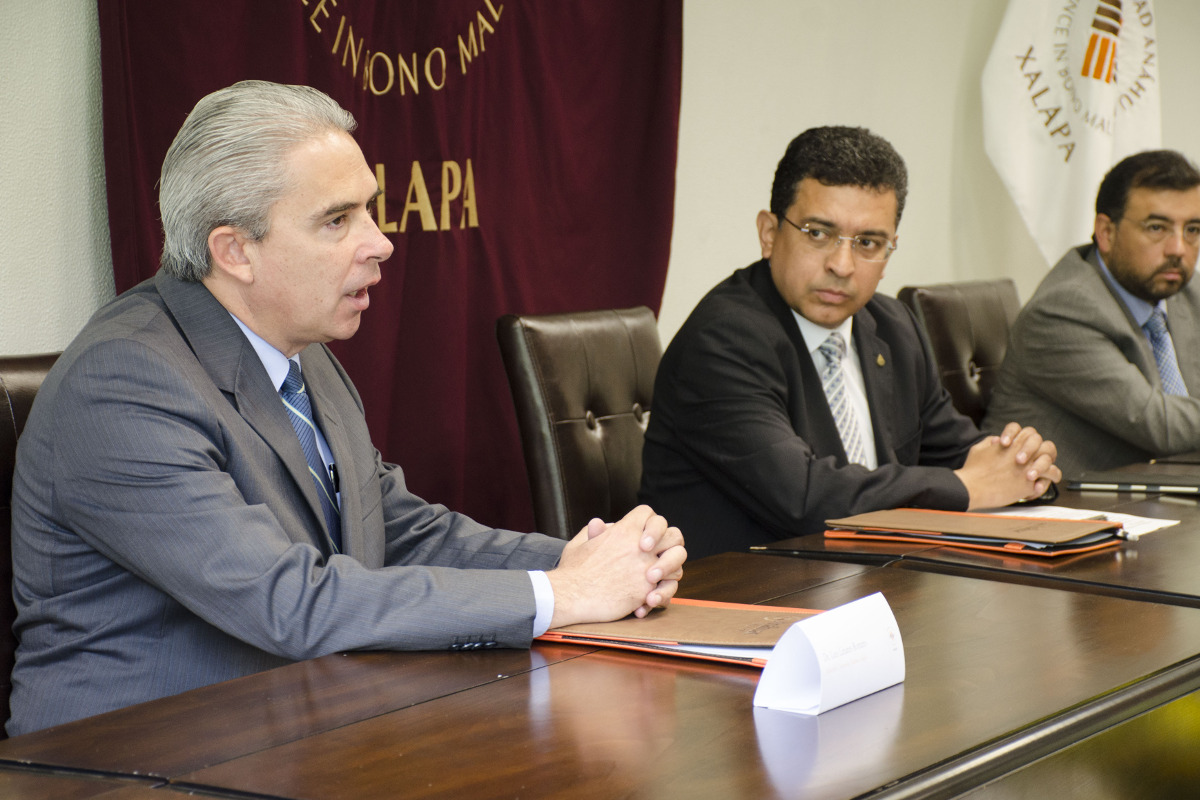 2 / 4 - Firma de convenio de colaboración con CANACO SERVYTUR Xalapa 2 / 4 - Firma de convenio de colaboración con CANACO SERVYTUR Xalapa