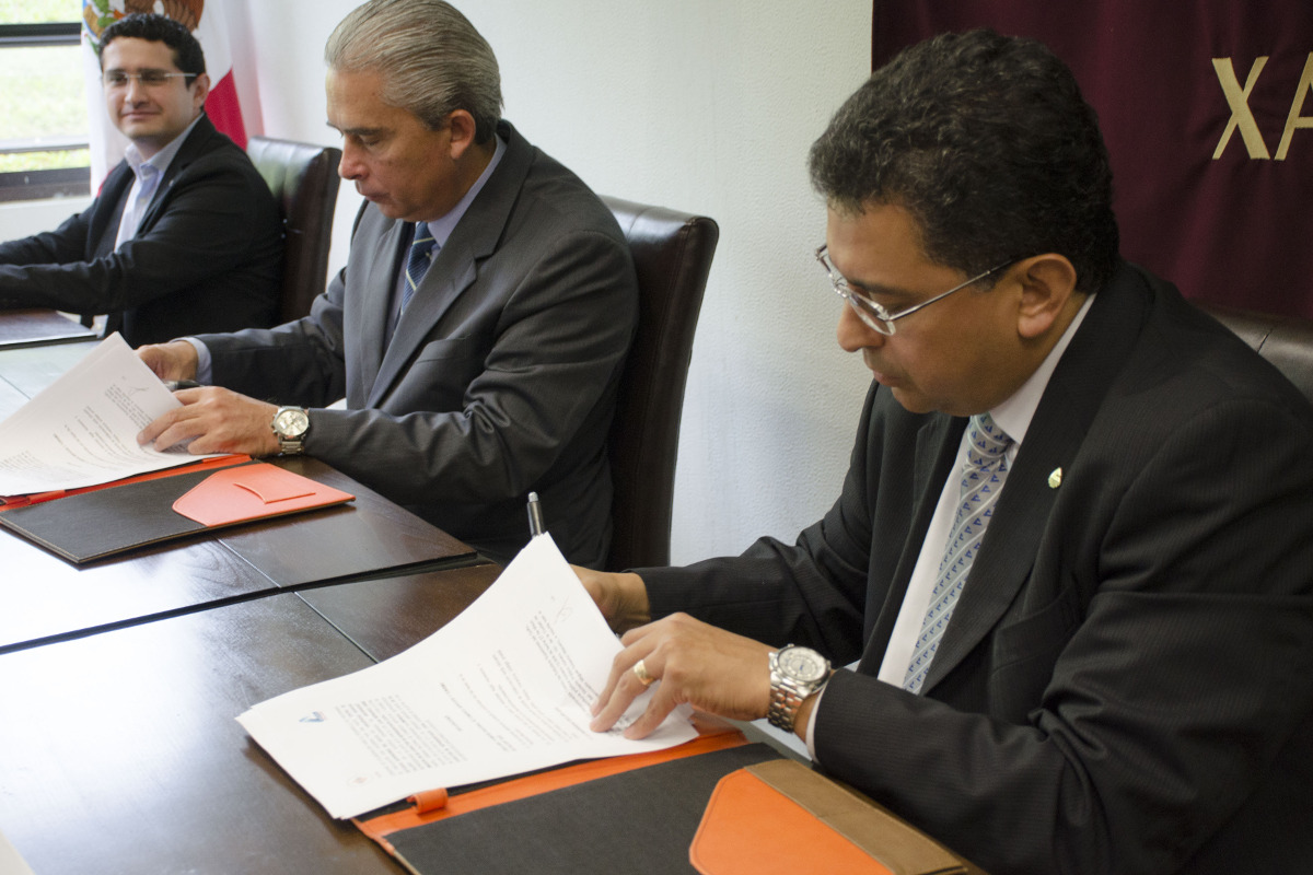 3 / 4 - Firma de convenio de colaboración con CANACO SERVYTUR Xalapa 3 / 4 - Firma de convenio de colaboración con CANACO SERVYTUR Xalapa