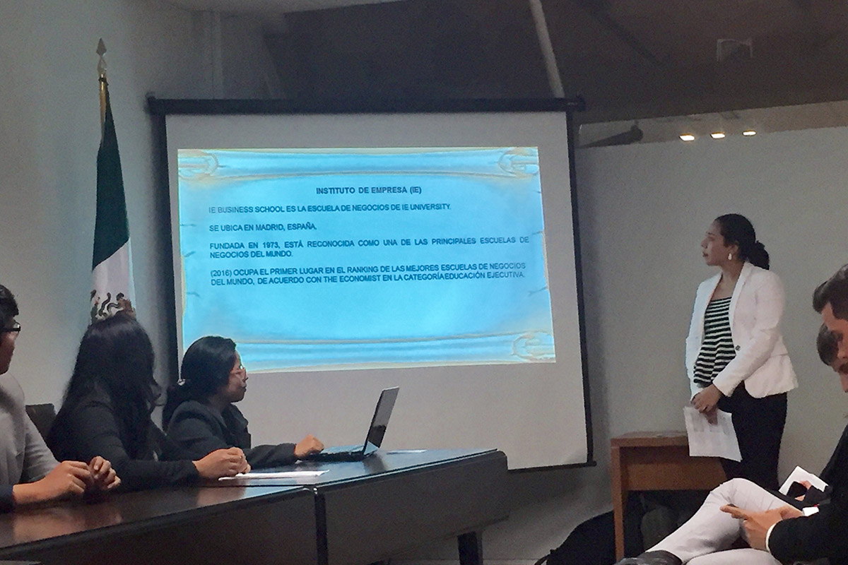 5 / 6 - Presentación de cursos en línea por alumnos de Derecho 5 / 6 - Presentación de cursos en línea por alumnos de Derecho